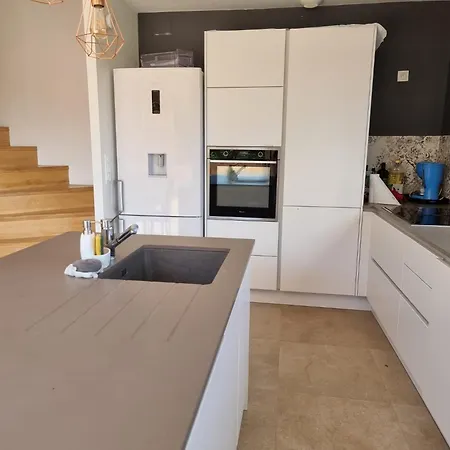Maison 3 Climatise + Garage *